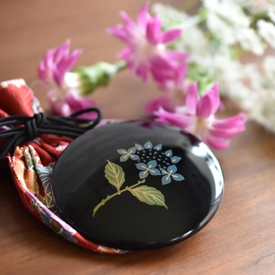 Isuke Compact Hand Mirror Hydrangea Pattern Lacquer Mirror With Bag - Image 3