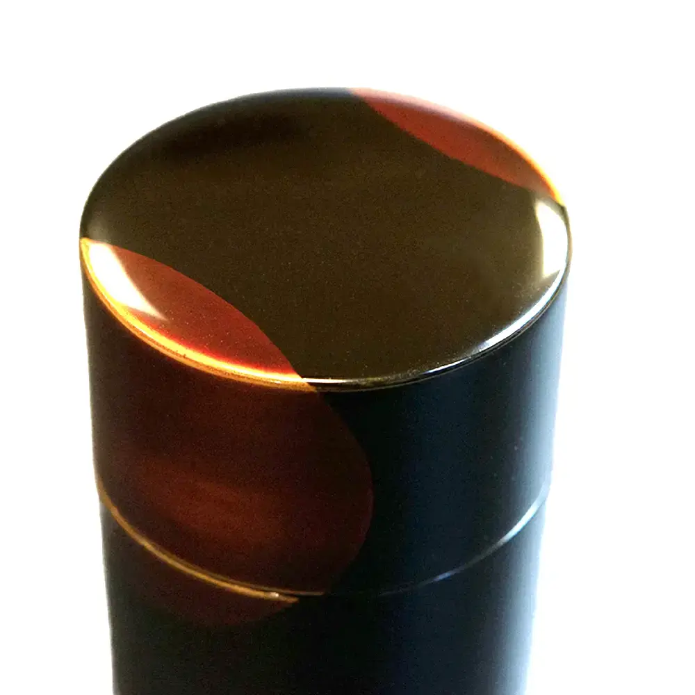 Isuke Japanese Lacquered Tea Caddy Sandalwood Design Canister - Image 3