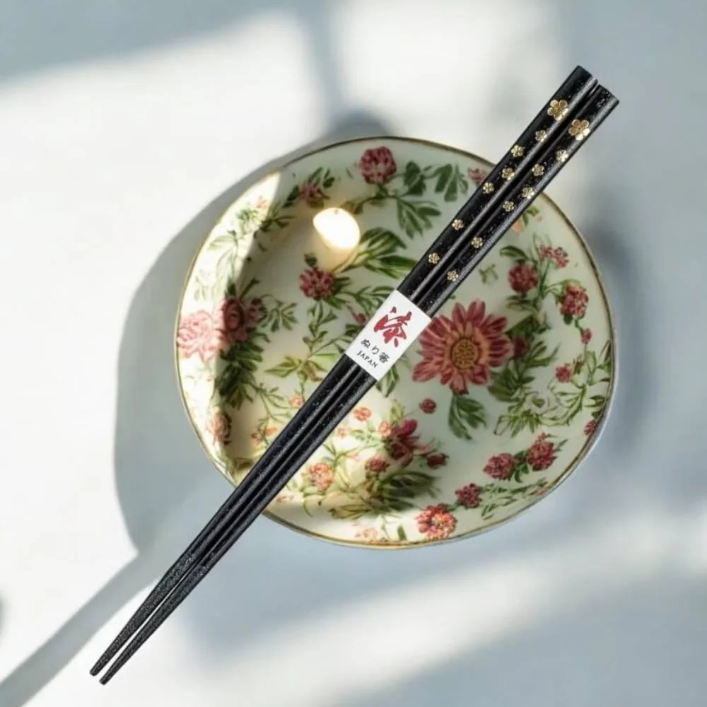 Isuke Non-Slip Lacquered Wood Japanese Chopsticks Black & Gold - Image 2