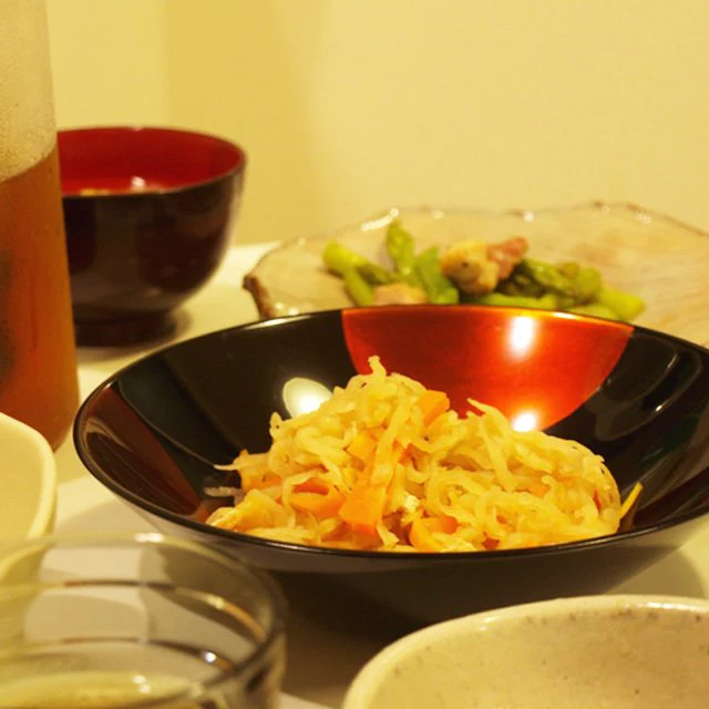 Isuke Sandalwood Lacquer Bowl Sun & Moon Medium Size - Image 3