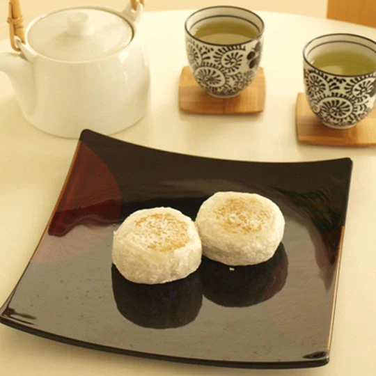 Isuke Squared Sandalwood Lacquered Plate Sun & Moon - Image 4
