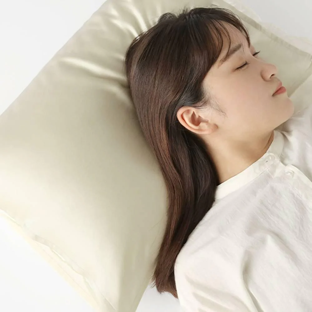 Kinuya Gentle Silk Pillowcase For Hair Protection Off White 45 x 55cm - Image 2
