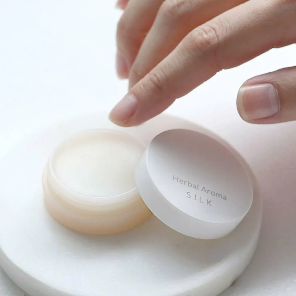 Kinuya Multi-Purpose Moisturizing Silk Balm With Essential Oils 8.5g - Image 3
