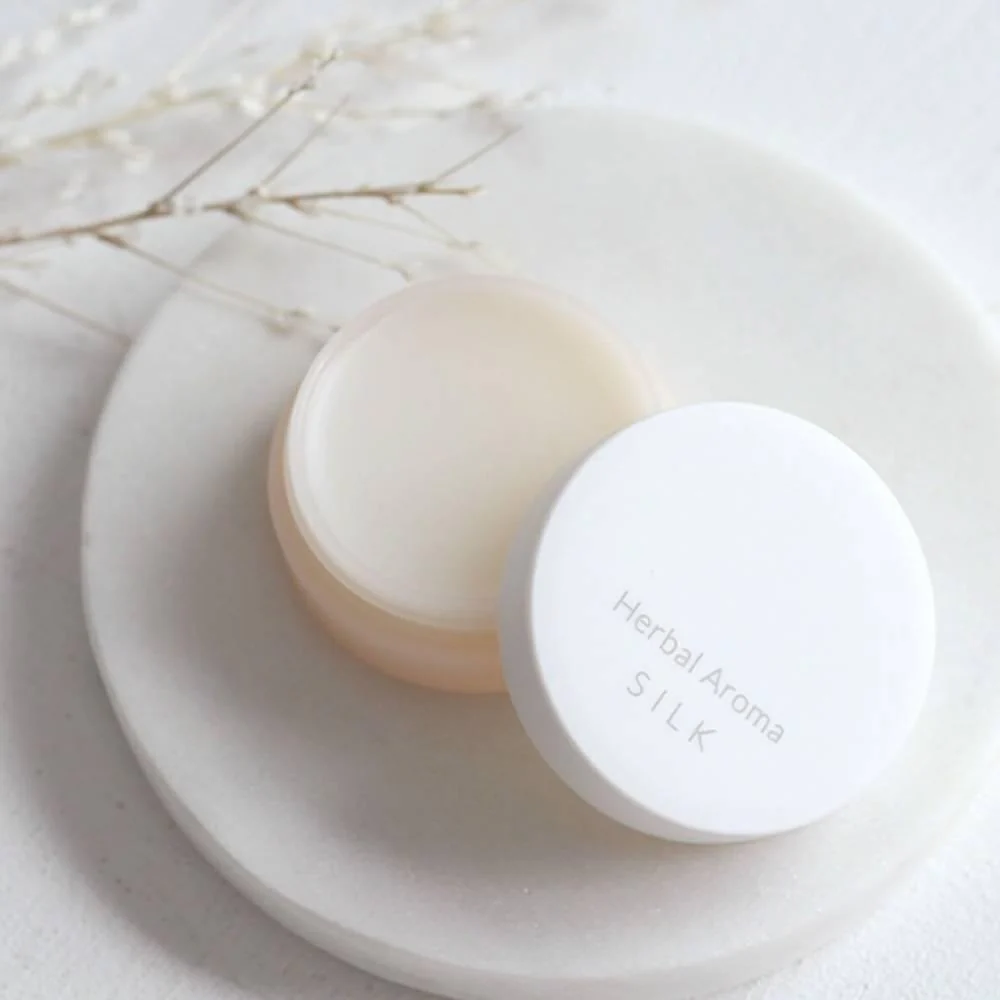 Kinuya Multi-Purpose Moisturizing Silk Balm With Essential Oils 8.5g - Image 4