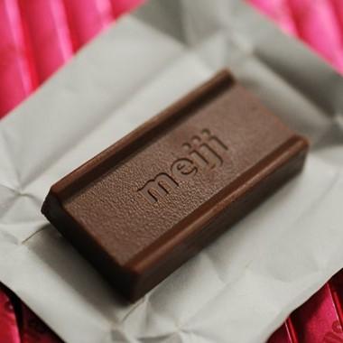 Meiji Strawberry Filled Bite Sized Chocolates 26 Pieces (Pack of 5) - Image 3