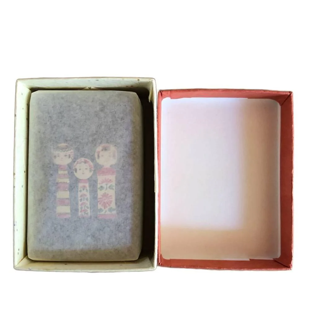 Red Lacquered Small Case Kokeshi Wooden Dolls Design - Image 2