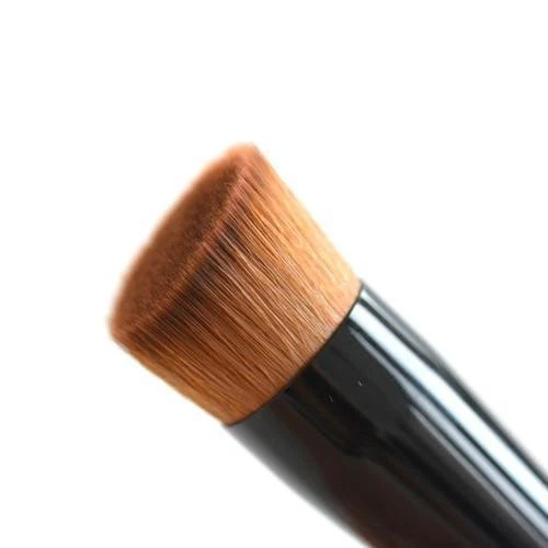 Shiseido Foundation Brush 131 Multi-Use Professional Makeup Brush - Image 3