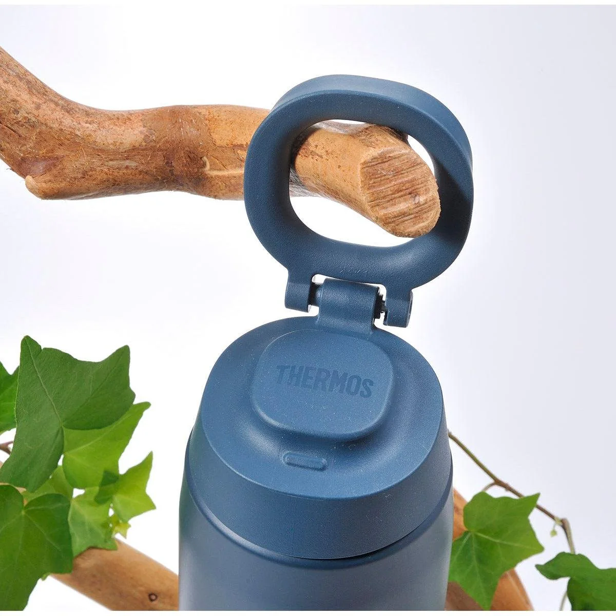 Thermos Vacuum Flask Insulated Water Bottle with Carry Loop 750ml - Image 2