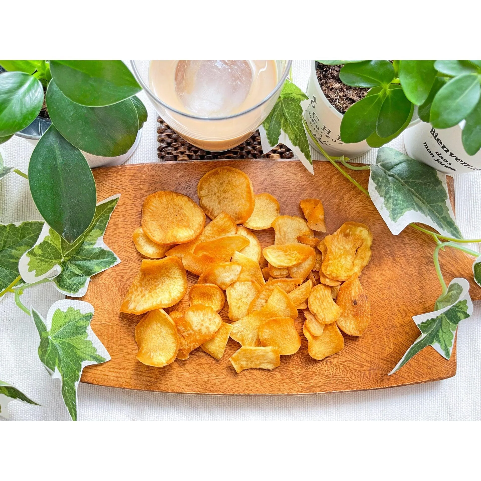 UHA Mikakuto Osatsu Doki Satsumaimo Sweet Potato Chips 65g (Pack of 3) - Image 3